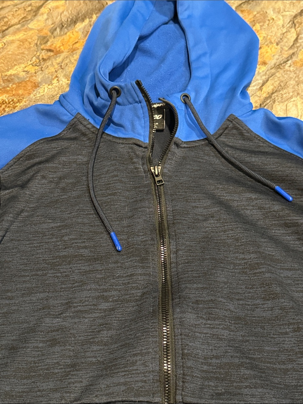 Men’s size small zip up hoodie - Picture 8 of 9